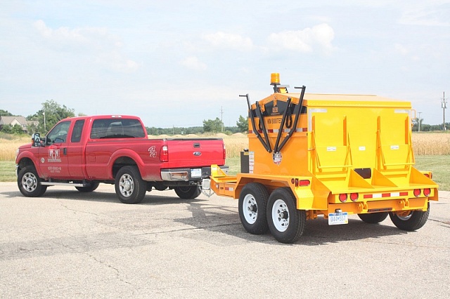 Термос-бункер рециклер на прицепе КМ 8000ТH для горячего асфальта